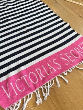 Victoria’s Secret Pink Striped Beach Towel Fringe One Size